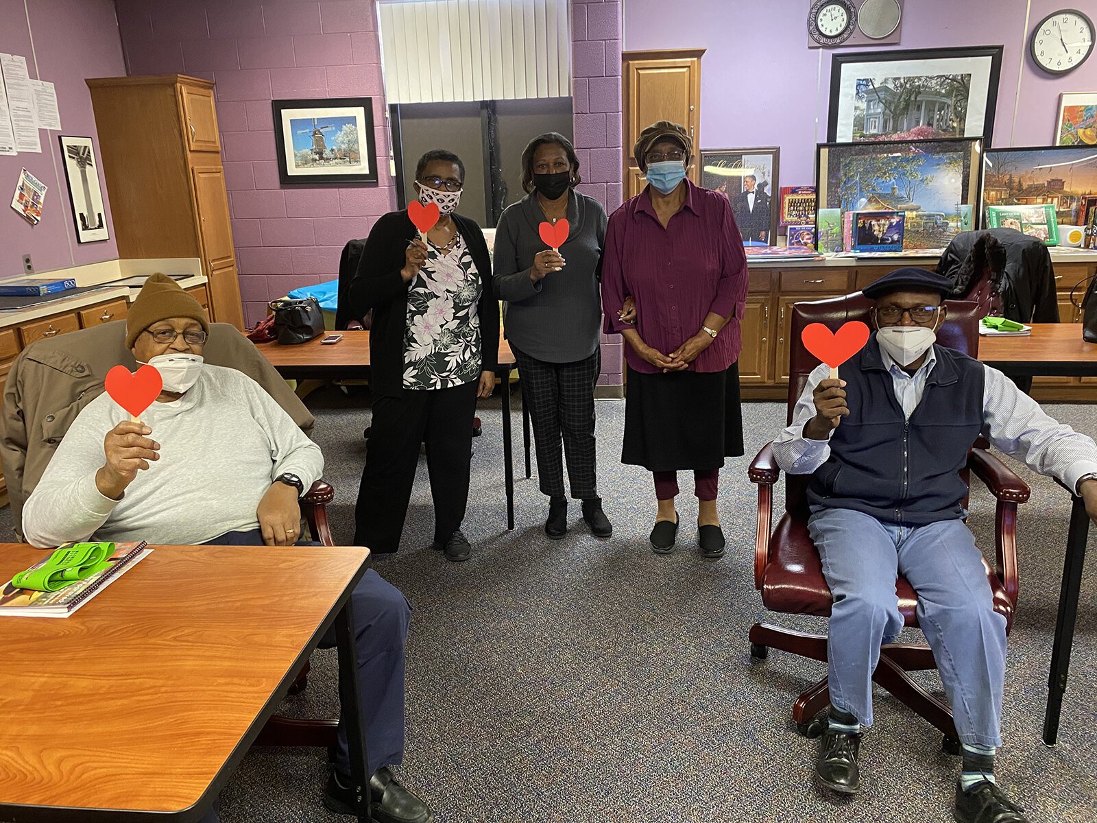 SNAP-Ed Nutrition Educator Alaina Larrea teaches seniors about cardiovascular health through synchronous virtual learning at Brennan Senior Center in Flint as part of the Fresh Conversations program.