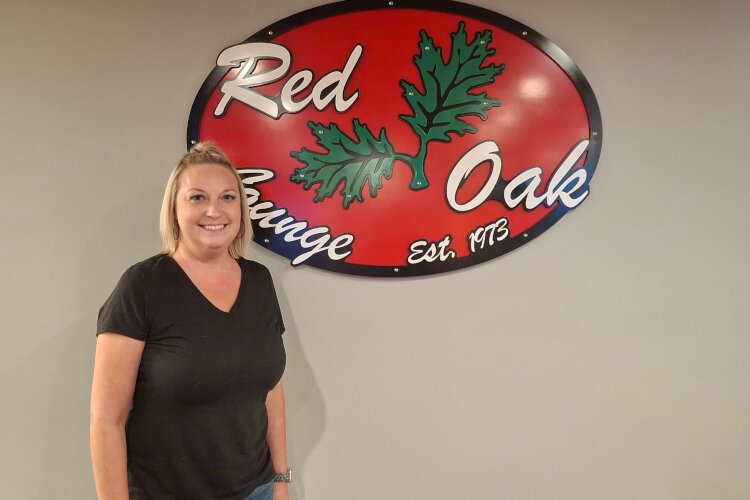 Red Oak Lounge offered Neighboring Week specials. Melissa Ayotte, owner.