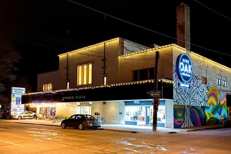 Live Oak is perfectly located on the corner of Ashman and Union