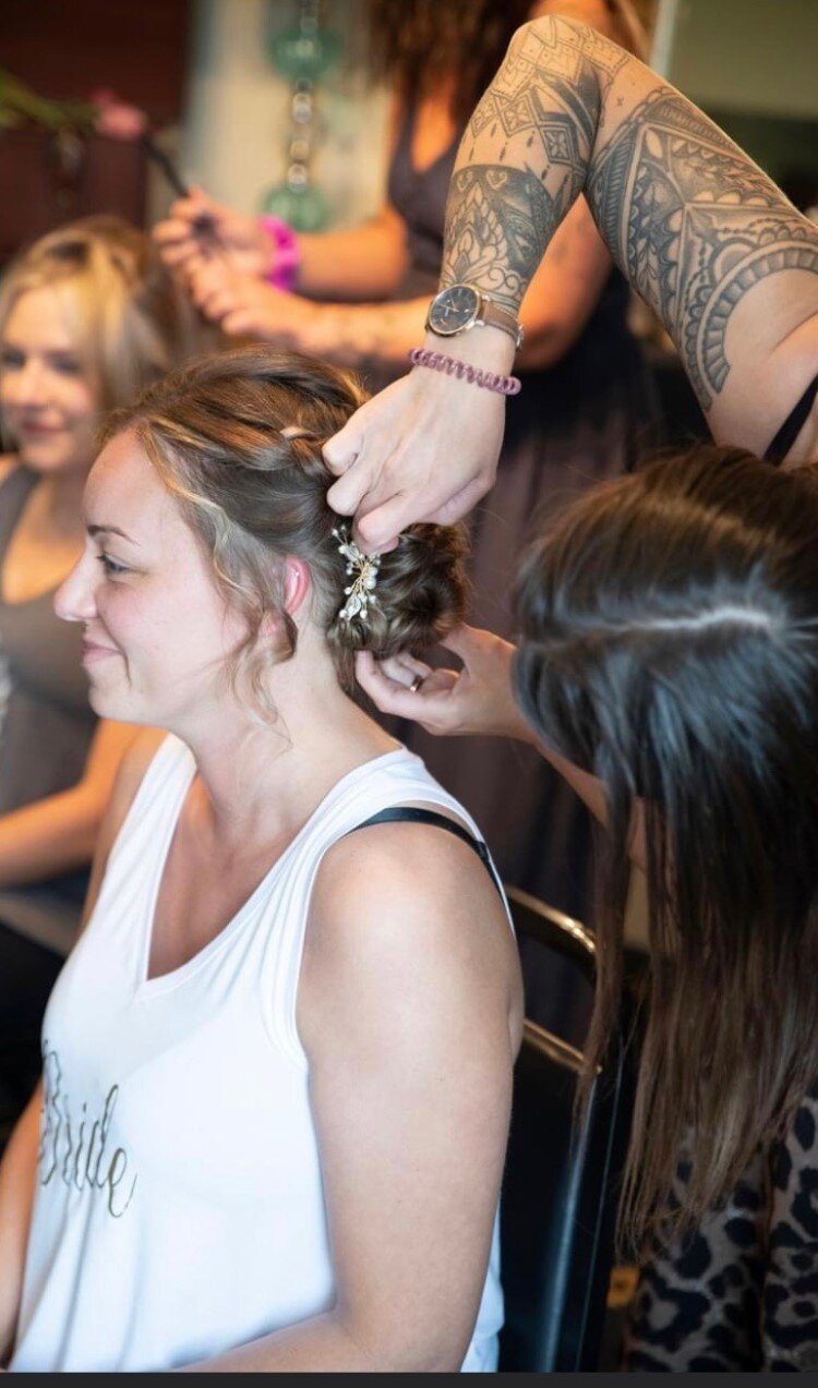Sabrina Sauer styling a bride's hair.