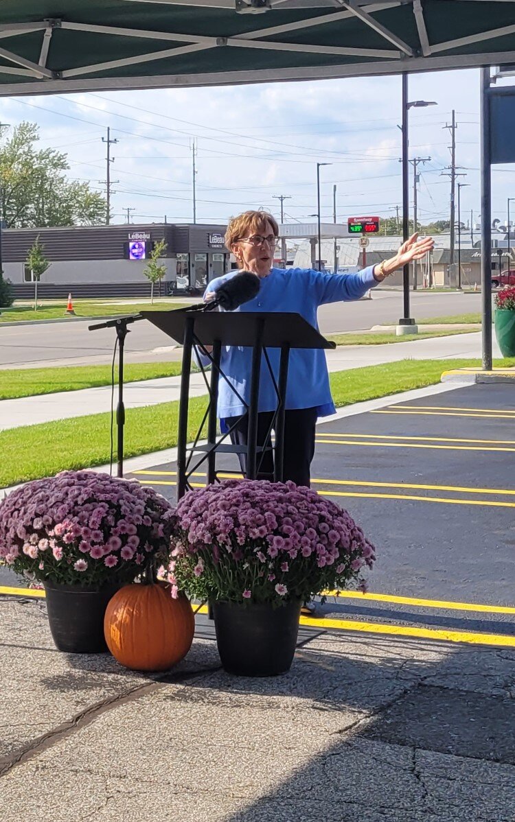 Mayor Maureen Donker spoke at the Center City Streetscape celebration.