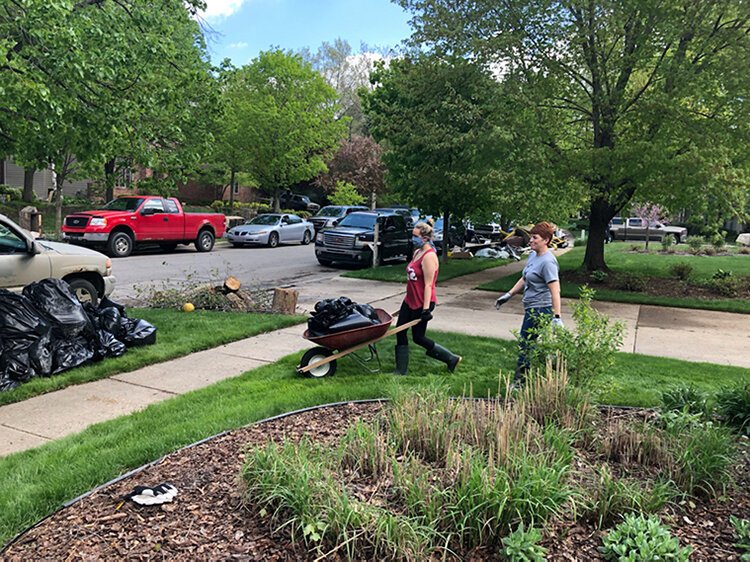 GLBVC has 8-10 persons who organize projects, with 200-300 people helping out on projects in a year.