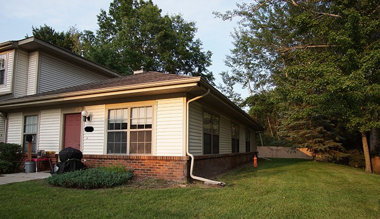 The 1100-square-foot unit also has a modestly-sized yard.