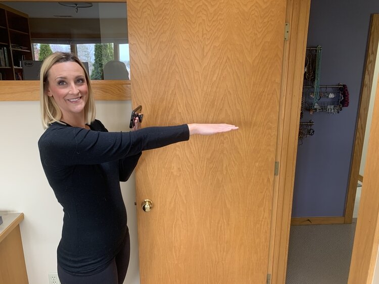 Broderick shows how to provide an effective virtual showing in one of her tutorials.