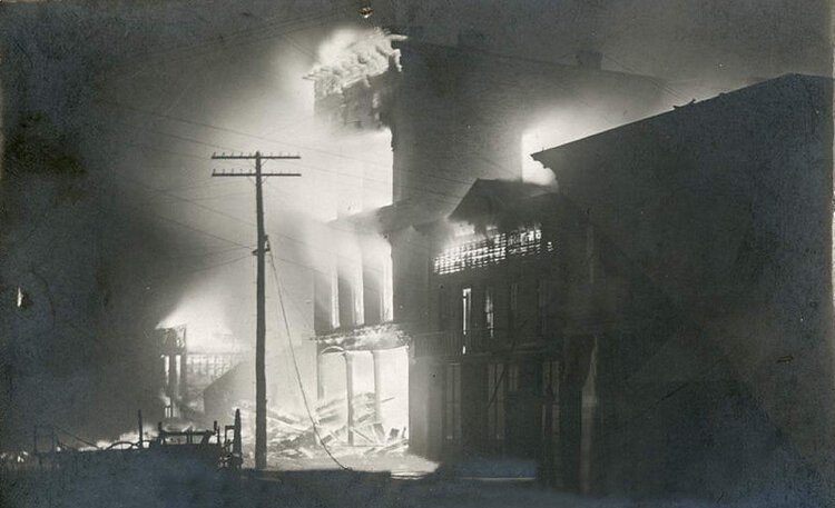 The 1967 fire in Downtown Midland. (Photo from John Levy, credit unknown.)