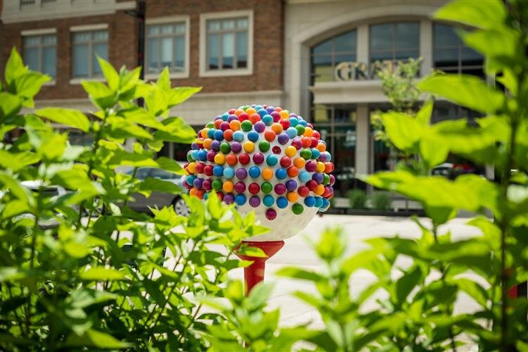 Tee'd Up features 18 different and colorful sculptures in Downtown Midland.