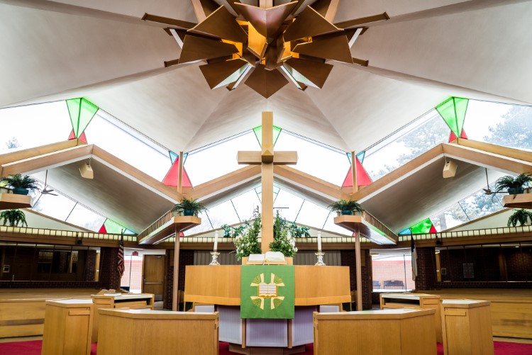 “The symbol and center of this church is the altar. All the life and activity of this church – the congregation, the minister, the music, the meeting rooms and finally the gardens and the open sky – radiates and develops from this central theme.”