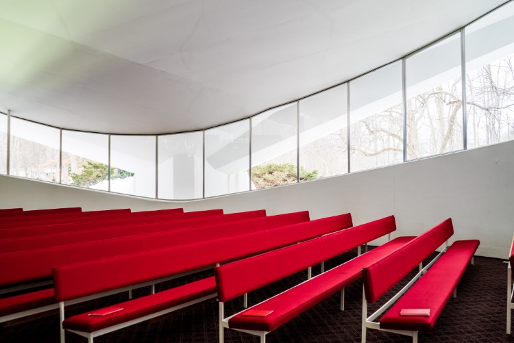 A stunning 360-degree wall of windows provide a canvas of light for the worship space.