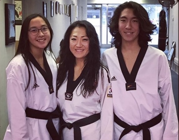 Jaewon Lim with her kids Hanbyul,19 and Danbi, 17.