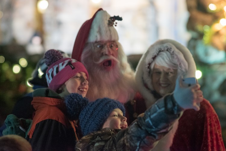 Tom and Holly Valent pose with kids for a fun picture.