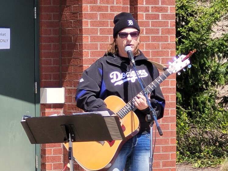 Live music is often performed at the market, in Dow Diamond's east parking lot.