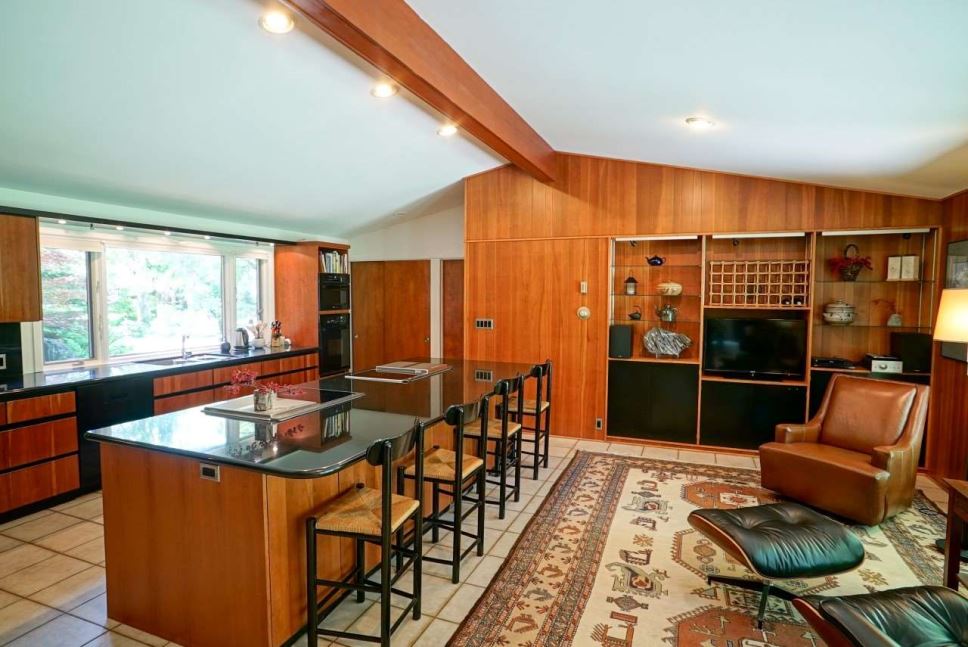 3910 Applewood is in one of Midland's best neighborhoods.