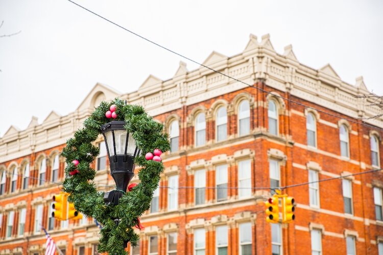 Decorations fill the sidewalks, making it possible to enjoy Sundays in the City without entering a crowded store.