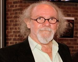 Fred Reif performs in 2016 with Scratchin with the Saucecats