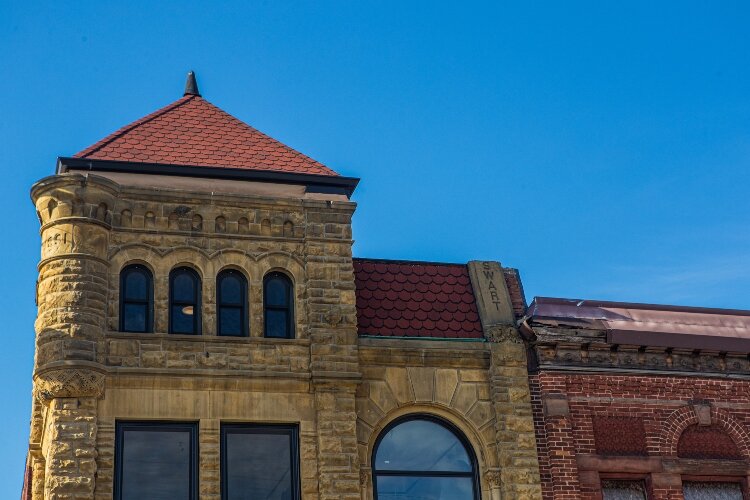 The southeast corner of the Swart Block originally had a three-faced clock and stood at 54 feet tall. The original supporting turret still has “Swart” carved onto the east side of the building.