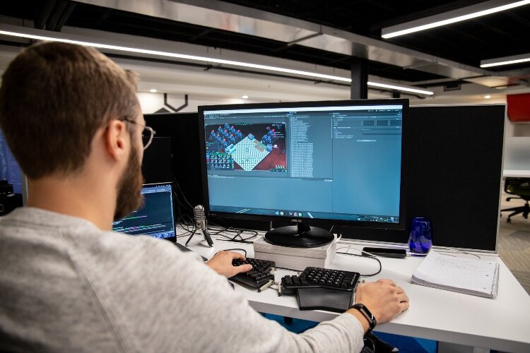 Millershaski describes Starmancer, which is set in space, as a cross between The Sims and Roller Coaster Tycoon.