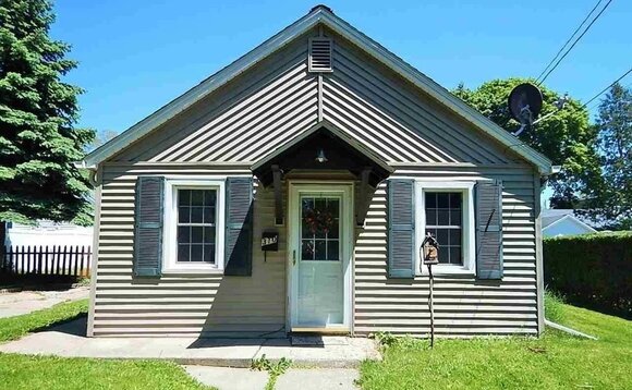 This 1930-built ranch-style house contains numerous updates.
