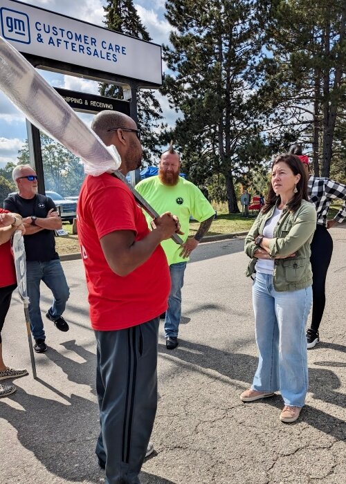 McDonald Rivet talks to UAW members on strike. (Photo courtesy of Sen. Kristen McDonald Rivet)