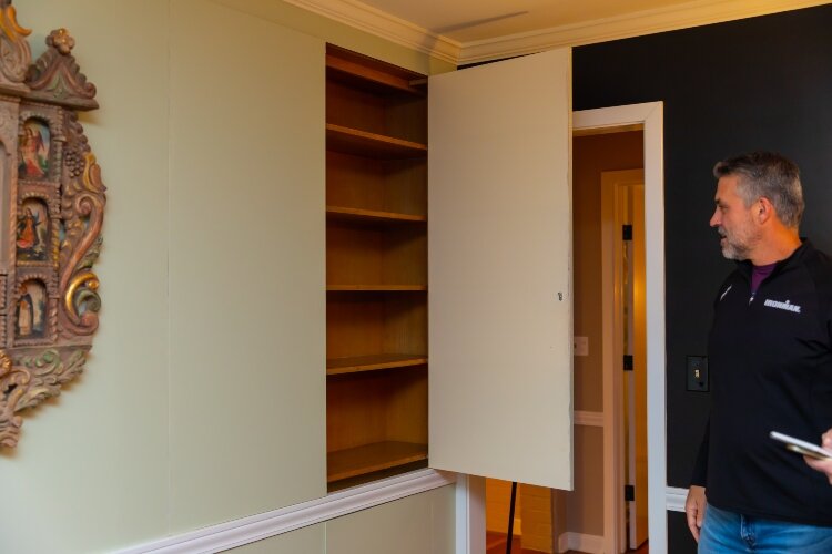 The space was designed by Albert Kahn, known for numerous buildings in Michigan including the Belle Isle Aquarium in Belle Isle Park, the Ford River Rouge Complex in Dearborn, and the Fox Theatre in Detroit.