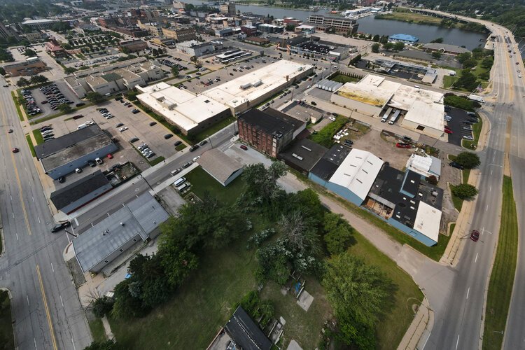 The building sits within steps of Bay City’s growing downtown district.