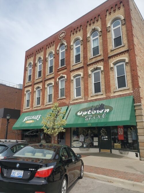 Before a facade renovation, the awning at Mulligan's Pub showed signs of wear and tear. (Photo courtesy of Downtown Bay City)