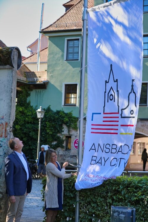 During a 2022 visit, a flag was hung in the Ansbach business district commemorating the relationship.