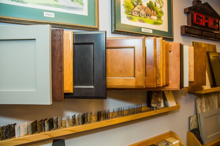 An architect and other experts are on hand to help homeowners make design choices for their new homes.