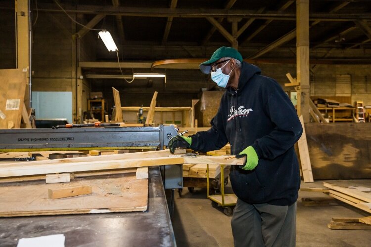 Modular homes have several advantages over traditional site-built homes. For one, weather rarely delays work. For another, while the home itself is built inside the factory, a licensed homebuilding crew can be laying the foundation at the site.