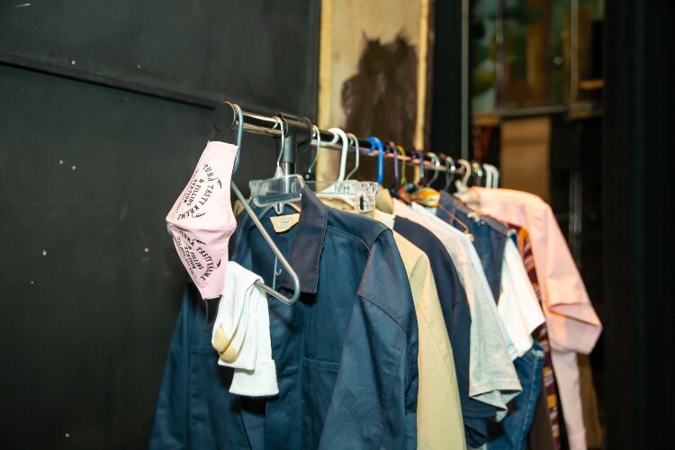 During the play, the actors portray 21 different characters.