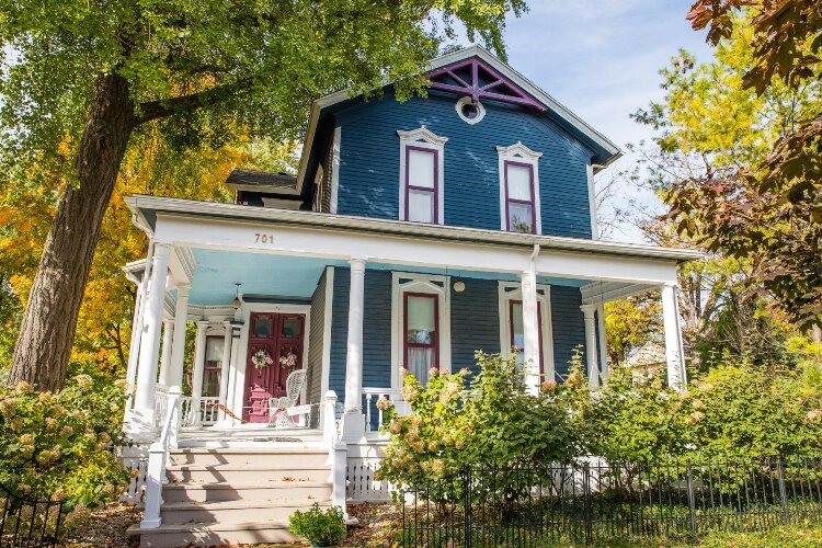 The Mann House features peaked crowns above its windows. On the southern side, bay windows let the sun shine in.