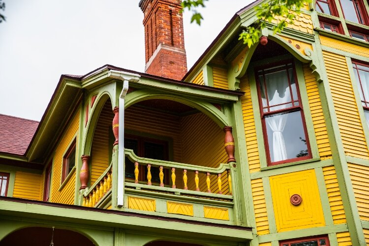 Look up and you’ll see a Romeo and Juliette balcony above the main entrance. The windows vary between etched, stained, and leaded glass. 