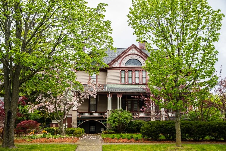 Eliza wanted a lower-level kitchen and dining room to release heat and odors. The east-facing porch offers shade from the evening sun.