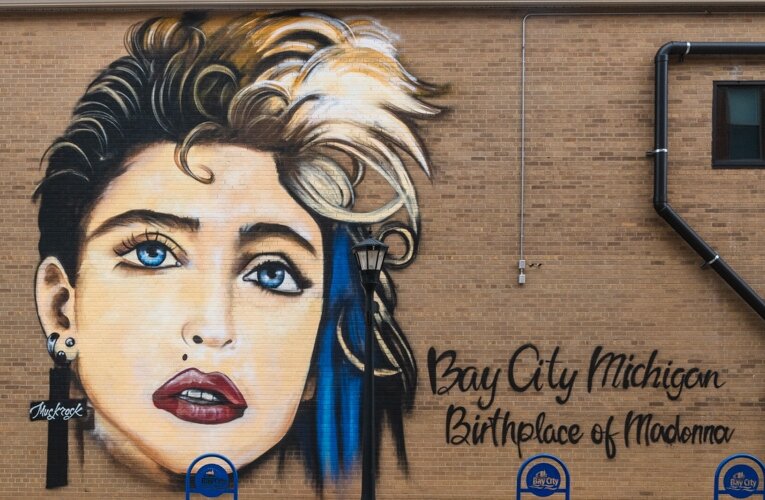 Madonna was born in Bay City, although she grew up in the Detroit area. A mural is painted on a Downtown Bay City wall.